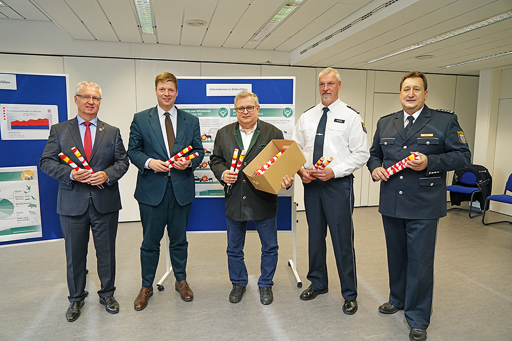 Übergabe der Wildunfallzeichen WUZ