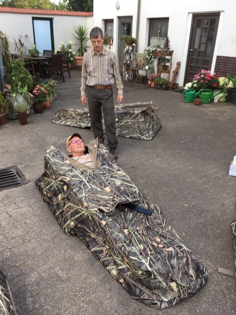 Gänseliege mit Tarnmuster