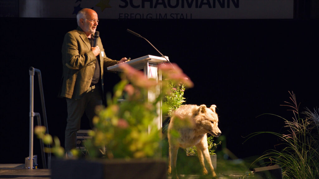 Dr. Michael Weiler war von 1997 bis 2007 beim Aufbau von Pferdekliniken in Wolfsgebieten in Osteuropa beteiligt und berichtete über seine dortigen Erfahrungen. Foto: Jörg Lemmer.